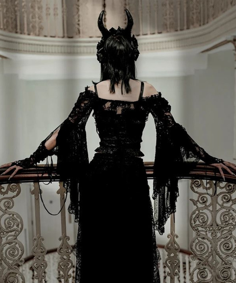 Dark Slim-Fit Sleeveless Princess Sleeve Lace Top