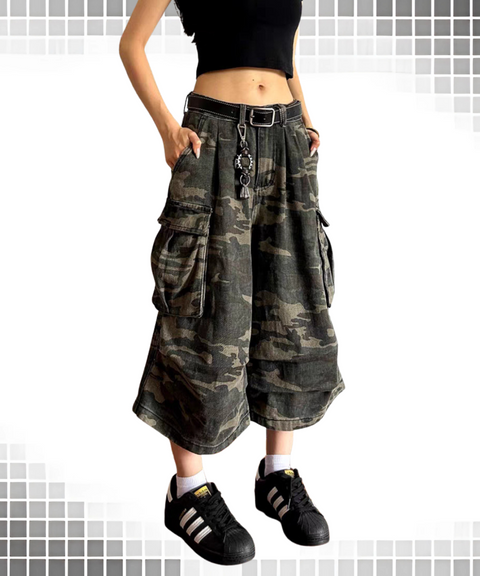 Denim Scimitar-Shaped Distressed Cropped Pants