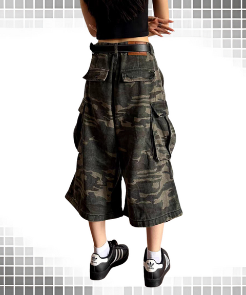Denim Scimitar-Shaped Distressed Cropped Pants