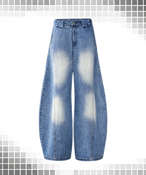 Baggy scimitar-style light
vintage coloured washed jeans