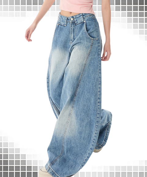 Baggy scimitar-style light
vintage coloured washed jeans