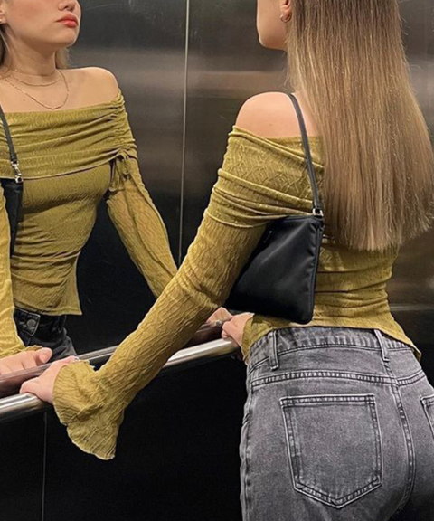 Off-the-shoulder long-sleeved knitted top