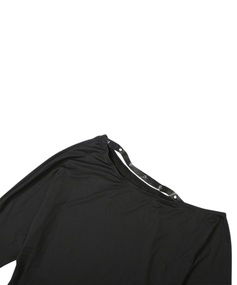 Long-sleeved off-shoulder bodycon dress with a hip flare