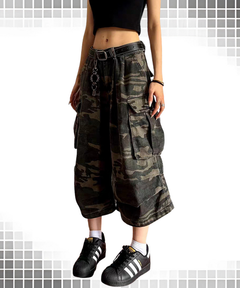 Denim Scimitar-Shaped Distressed Cropped Pants