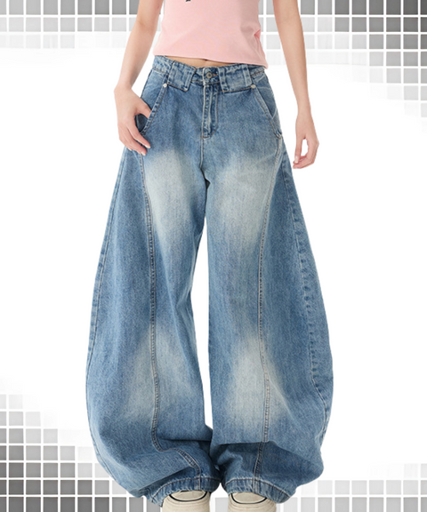 Baggy scimitar-style light
vintage coloured washed jeans