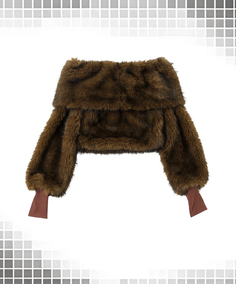 Street-style fluffy off-shoulder top